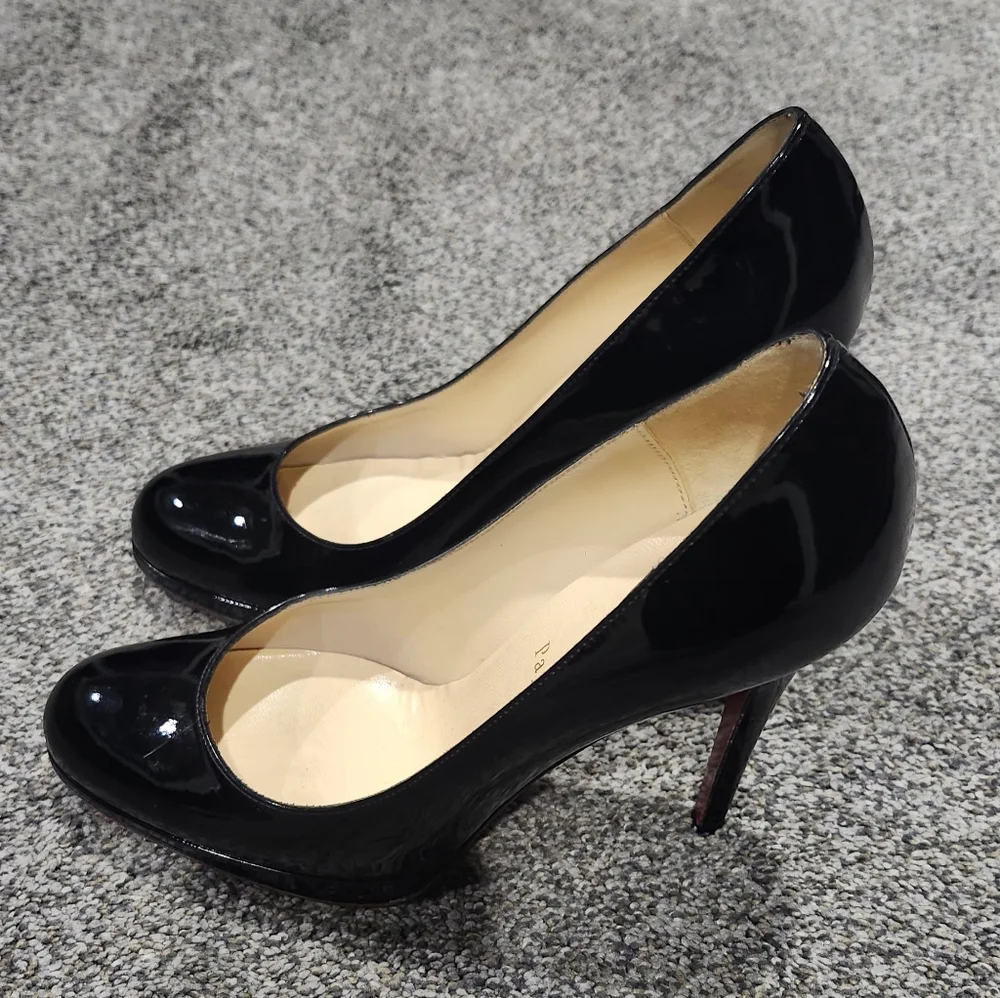 Christian Louboutin black, patent leather heels. Size 38.5. Very good condition. - Picture 5 of 7